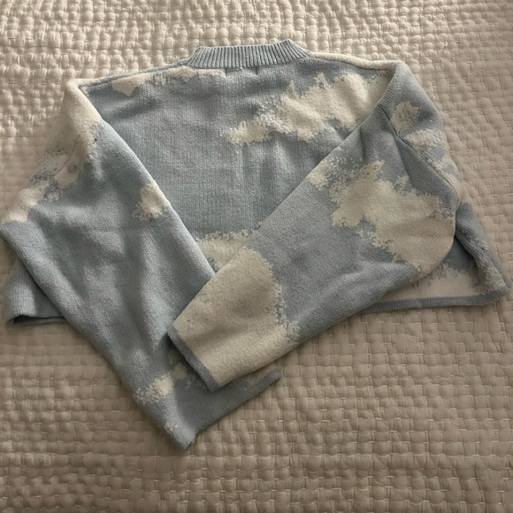 Edikted Cloud Cropped Sweater - Picture 2 of 2